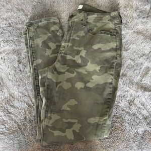 Sonoma Camo Curvy Skinny Pants - Olive - Size 14
